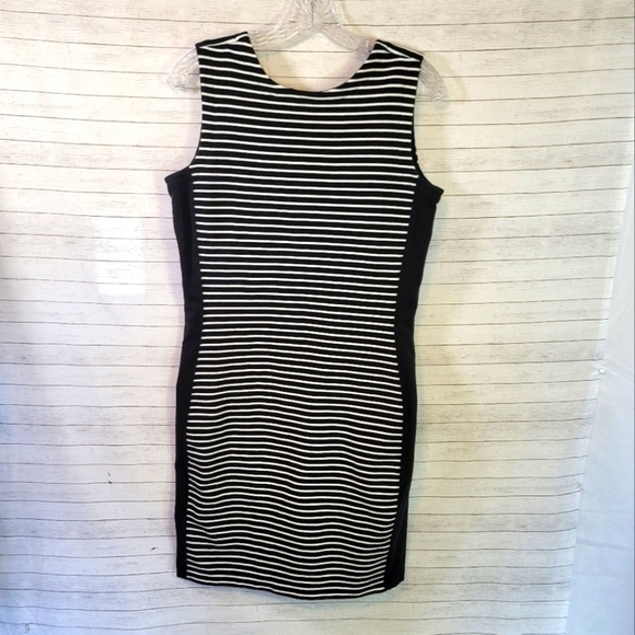 Athleta Mala Dress Black White Stripe Sleeveless Deep U Shape Back, Sz Medium - Picture 3 of 10